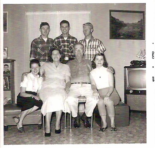 Stanley, Willie, Gail,Shirley, Mary Elizabeth Wright Clements, Willie Nelson Clements, Midge.jpg
