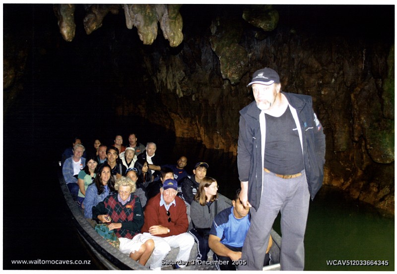 2005dec_waitomocaves.jpg