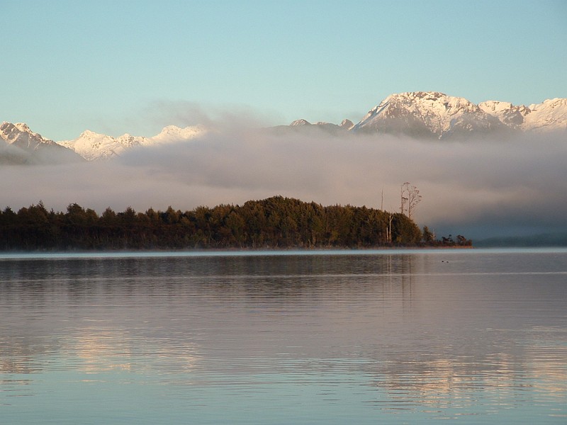 LAKE TE ANAU.JPG